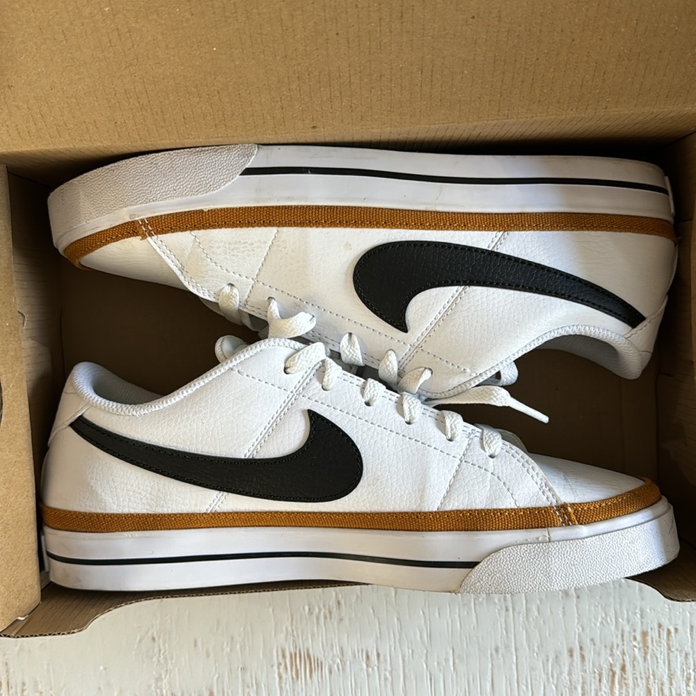 Women’s Nike court legacy next nature